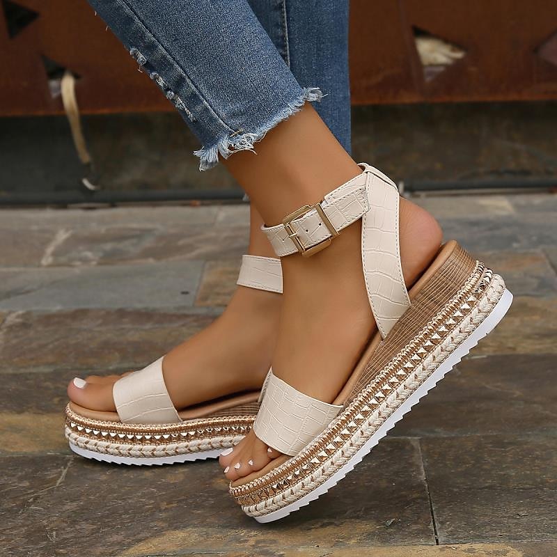 Sandalias de mujer con plataforma alpargata blanca con tira en el tobillo y detalle de tachuelas para outfits veraniegos y casuales 2025 - $29.99 –P5