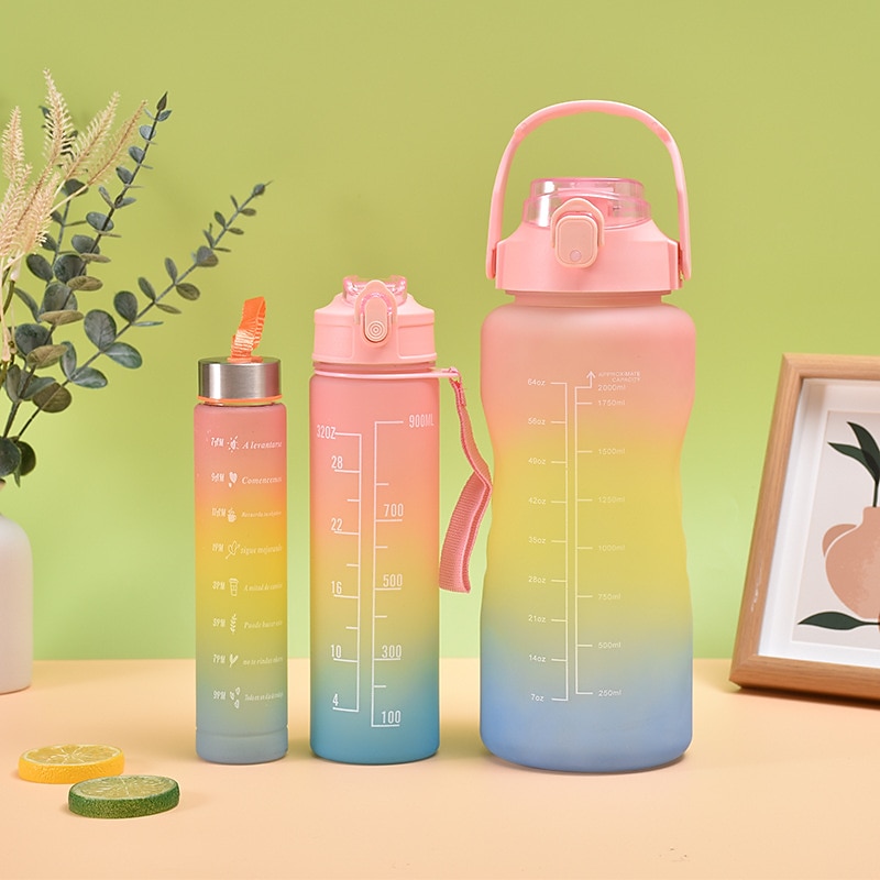 2000ml/900ml/300ml 3 pezzi tazza di plastica sfumata satinata tazza di paglia portatile di grande capacità con manico da viaggio all'aperto bottiglia di acqua smerigliata laureata colore sfumato bottiglia sportiva tazza di paglia del 2025 a $18.99 –P7