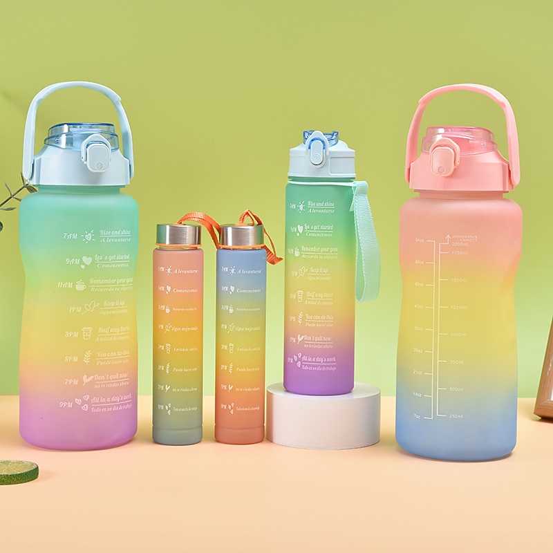 2000ml/900ml/300ml 3 pezzi tazza di plastica sfumata satinata tazza di paglia portatile di grande capacità con manico da viaggio all'aperto bottiglia di acqua smerigliata laureata colore sfumato bottiglia sportiva tazza di paglia del 2025 a $18.99 –P4