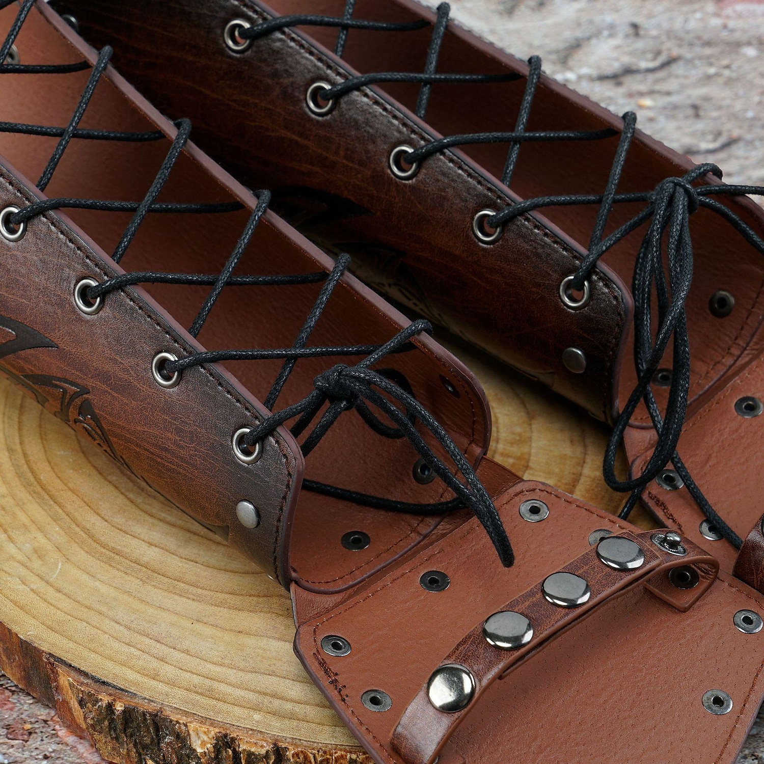 Vintage Punk e gótico Medieval Traje Cosplay Armas e Armaduras Pulseira Guerreiro Cavalheiro Viking Tiro com arco Homens Viking Dia Das Bruxas Baile de Máscaras Espetáculo Palco feira renascentista de 2025 por $23.99 –P6