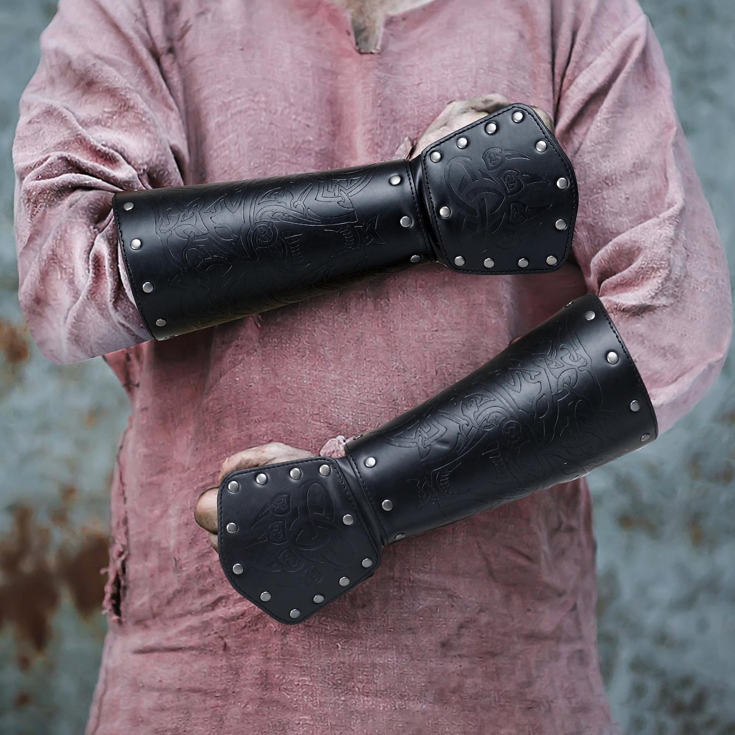 Vintage Punk e gótico Medieval Traje Cosplay Armas e Armaduras Pulseira Guerreiro Cavalheiro Viking Tiro com arco Homens Viking Dia Das Bruxas Baile de Máscaras Espetáculo Palco feira renascentista de 2025 por $23.99 –P13