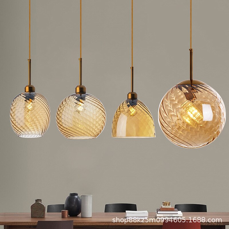 Lampes suspendues à LED îlot de cuisine en verre 10 "éclairage en verre soufflé à la main luminaires d'entrée de foyer de ferme moderne globe suspendu au plafond sur la table ambre/gris fumé 110-240v de 2025 ? $135.99 –P1
