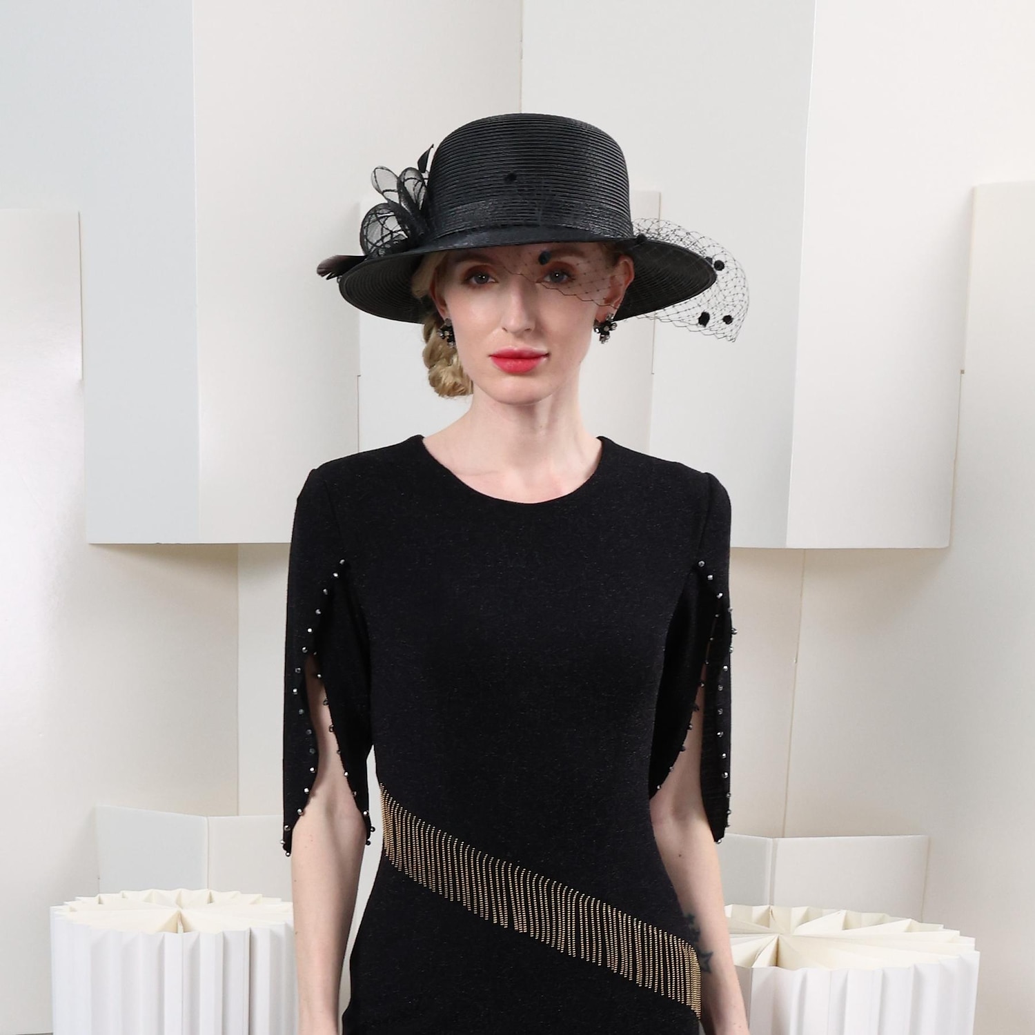čepice polyesterové vlákno buřinka / cloche klobouk kbelík klobouk slaměný klobouk svatební čajový dýchánek elegantní svatba s peřím krajka boční pokrývka hlavy pokrývka hlavy 2025 - $37.99 –P14