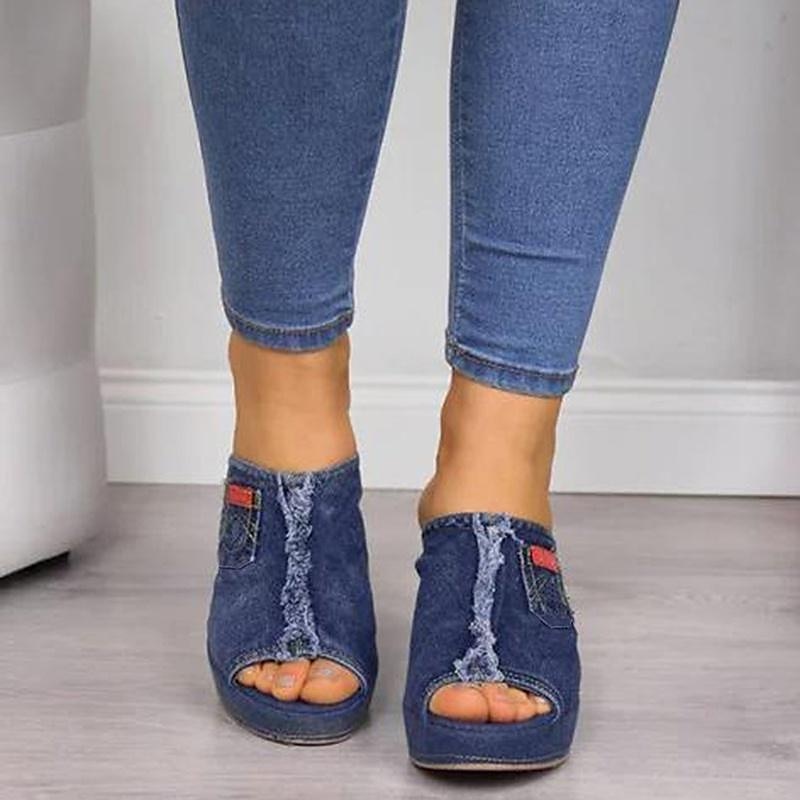 Damen-Keilsandalen aus Denim – offenes Design mit ausgefranstem Saum und Taschendetail, lässige Slip-On-Pantoletten für den Alltag 2025 - $26.99 –P4