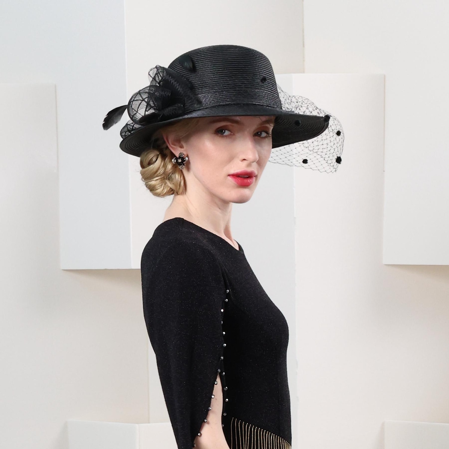 čepice polyesterové vlákno buřinka / cloche klobouk kbelík klobouk slaměný klobouk svatební čajový dýchánek elegantní svatba s peřím krajka boční pokrývka hlavy pokrývka hlavy 2025 - $37.99 –P11