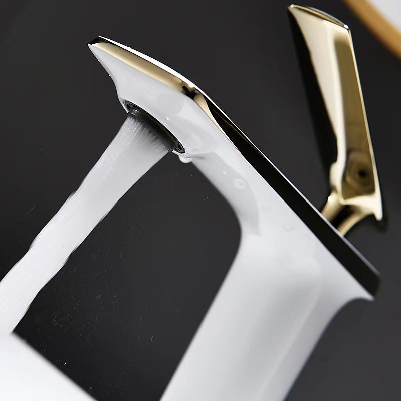 mitigeur lavabo mitigeur lavabo sur gorge, monobloc mitigeur céramique mitigeur lavabo avec flexible eau froide et eau chaude noir doré blanc chrome de 2025 ? $89.99 –P13