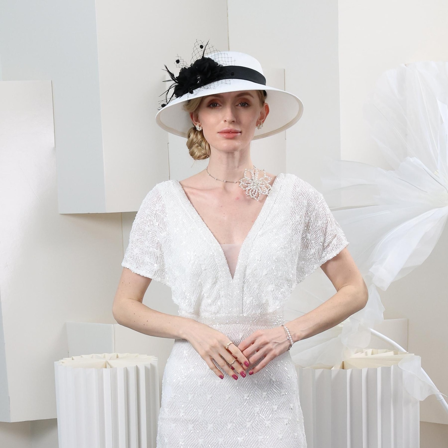 fascinators kentucky derby klobouk vlákno buřinka / cloche klobouk slaměný klobouk klobouk proti slunci svatební večerní párty elegantní ochrana proti slunci s peřím květinová pokrývka hlavy 2025 - $46.99 –P9