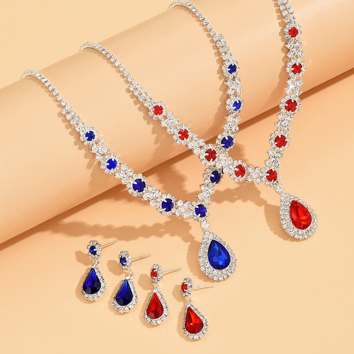 Ensemble de Bijoux Costume Monopièce Boucles d'oreilles en Rhinestones Collier Mode Femme Élégant Cool Charmant Classique Perle Irregulière Ensemble de Bijoux Pour Fête de Mariage robe à impressionner de 2025 ? $28.99 –P1