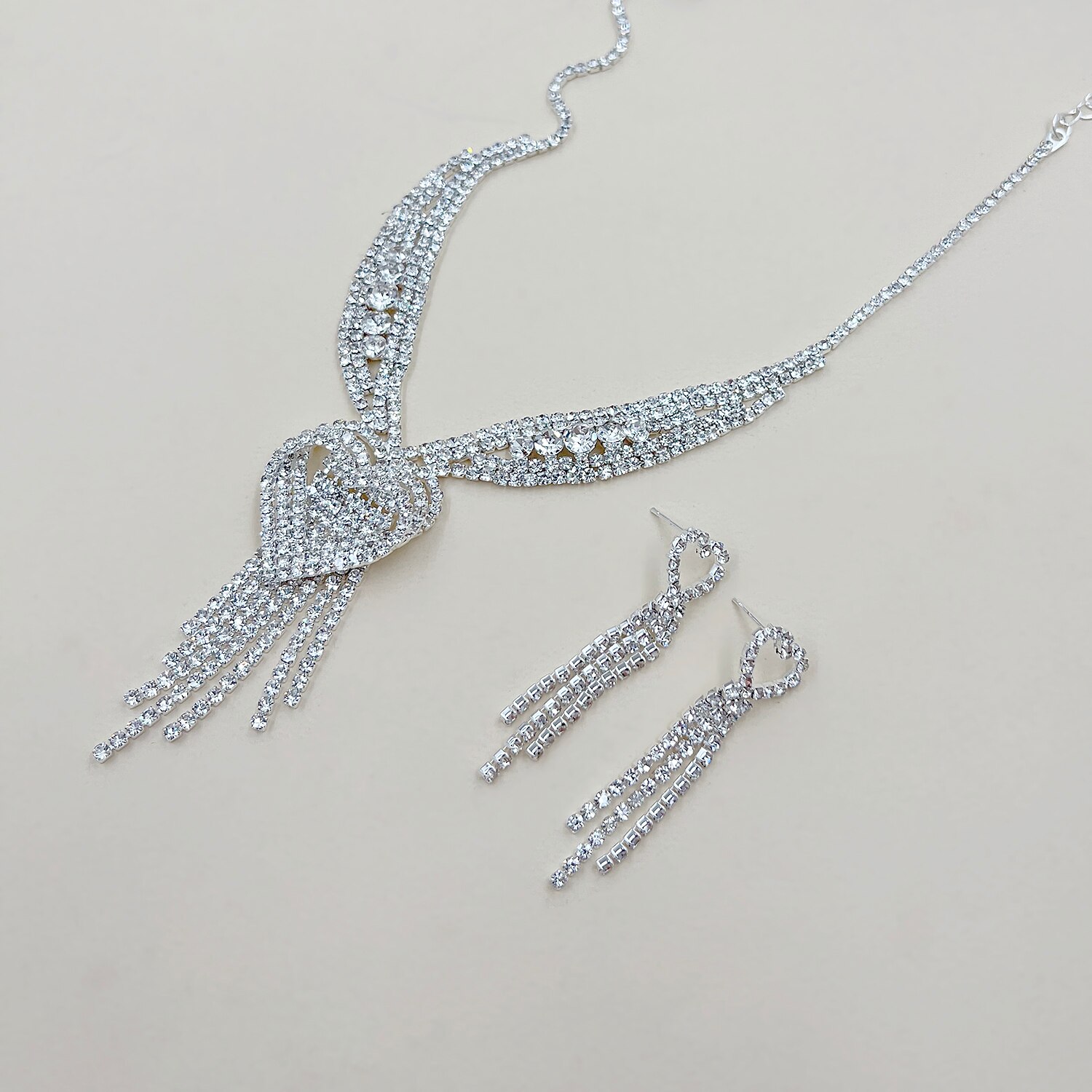 Bruidssieradensets 1 set Legering 1 Ketting Oorbellen Dames Modieus Gepersonaliseerde Luxe Kwastje Hart Sieraden set Voor Bruiloft Feest / Avond Lahja 2025 - $9.99 –P2