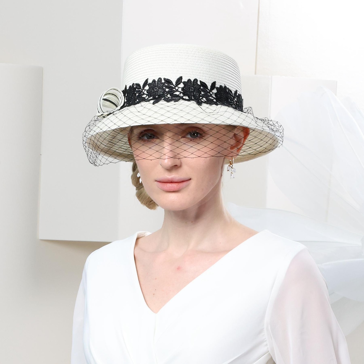 cappelli in fibra bombetta / cappello a cloche cappello a secchiello cappello di paglia matrimonio tea party matrimonio elegante con copricapo in velo di pizzo copricapo del 2025 a $34.99 –P6