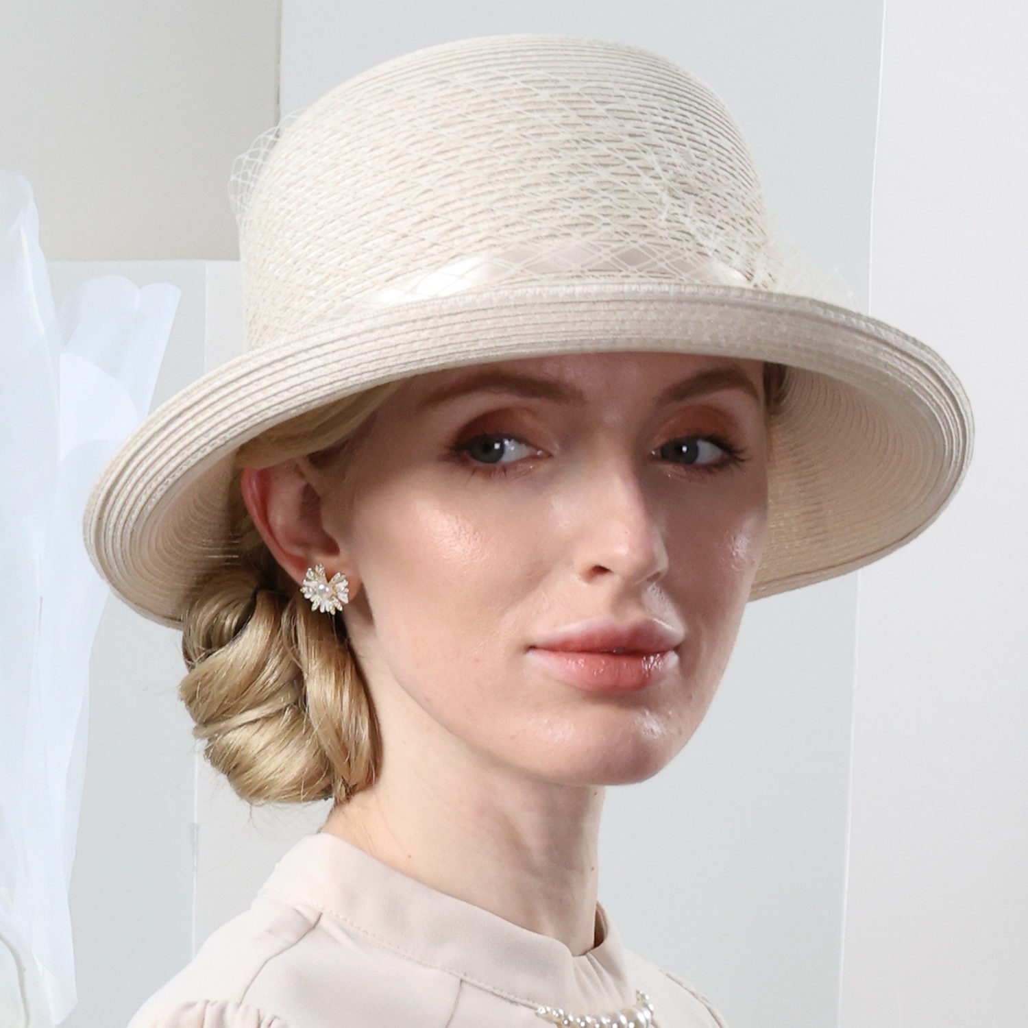 cappelli in fibra bombetta / cappello a cloche cappello a secchiello cappello floscio protezione solare classica da vacanza con copricapo in tulle copricapo del 2025 a $31.99 –P3