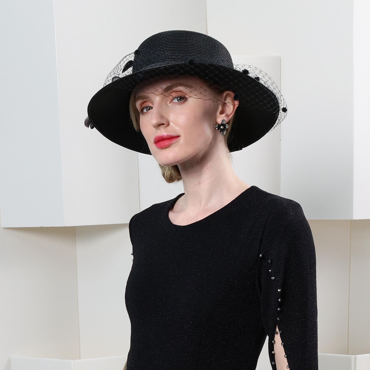 čepice polyesterové vlákno buřinka / cloche klobouk kbelík klobouk slaměný klobouk svatební čajový dýchánek elegantní svatba s peřím krajka boční pokrývka hlavy pokrývka hlavy 2025 - $37.99 –P13