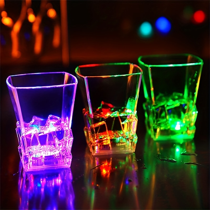 Tasse à flash LED Oktoberfest 1 pièce avec interrupteur à capteur tasse lumineuse colorée à whisky tasse à bière colorée à induction pour bar fête boîte de nuit de 2025 ? $4.99 –P4
