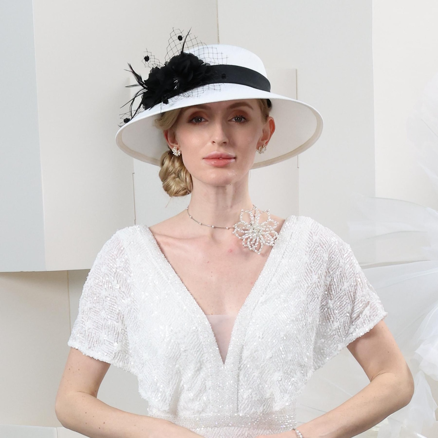 fascinators kentucky derby klobouk vlákno buřinka / cloche klobouk slaměný klobouk klobouk proti slunci svatební večerní párty elegantní ochrana proti slunci s peřím květinová pokrývka hlavy 2025 - $46.99 –P10