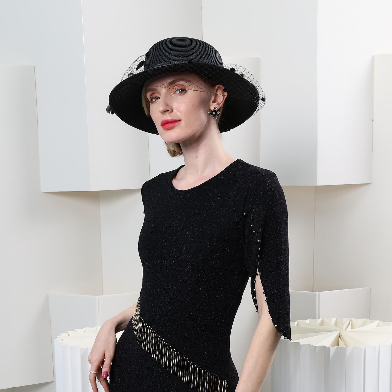 čepice polyesterové vlákno buřinka / cloche klobouk kbelík klobouk slaměný klobouk svatební čajový dýchánek elegantní svatba s peřím krajka boční pokrývka hlavy pokrývka hlavy 2025 - $37.99 –P12