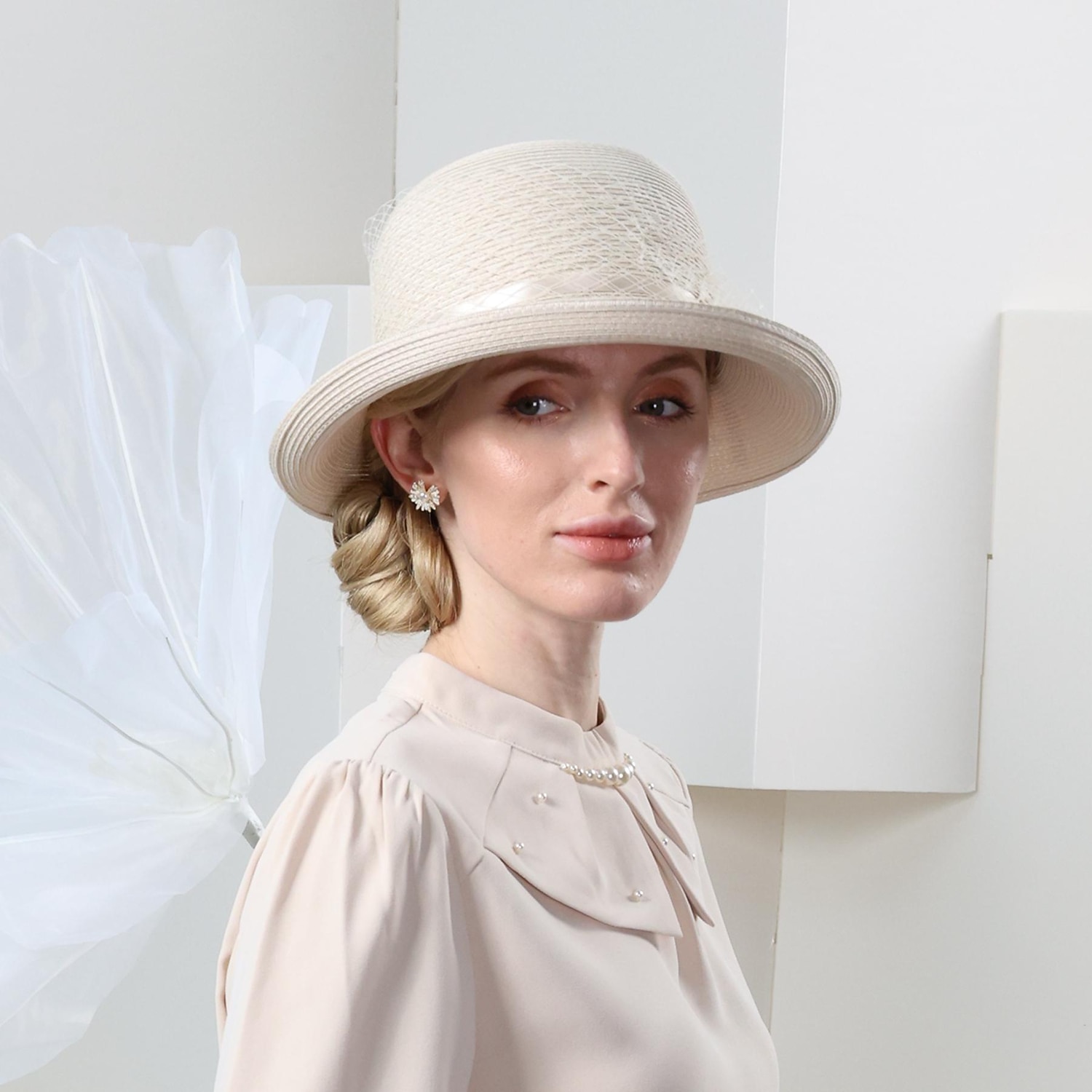 cappelli in fibra bombetta / cappello a cloche cappello a secchiello cappello floscio protezione solare classica da vacanza con copricapo in tulle copricapo del 2025 a $31.99 –P10