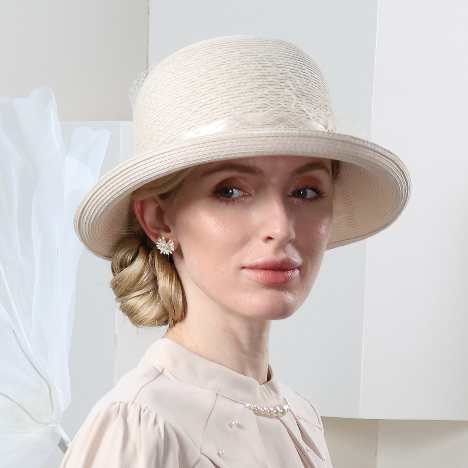 cappelli in fibra bombetta / cappello a cloche cappello a secchiello cappello floscio protezione solare classica da vacanza con copricapo in tulle copricapo del 2025 a $31.99 –P4