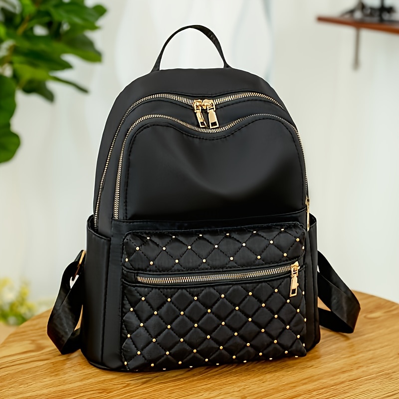 Sac à dos en nylon matelassé noir pour femme avec fermetures éclair dorées et poche avant cloutée – sac léger et élégant pour l'école, le travail ou un usage quotidien de 2025 ? $34.99 –P11