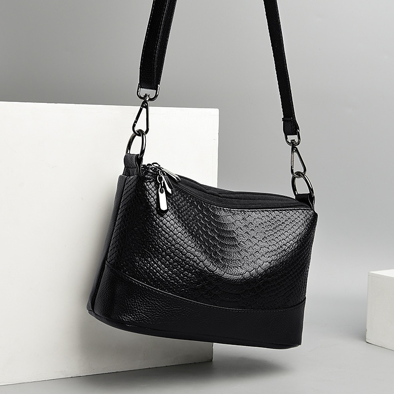 Mulheres Bolsa crossbody Bolsa de ombro Bolsa Hobo Couro PU Compras Diário Ziper Grande Capacidade Prova-de-Água Durável Côr Sólida Cobra Vermelho Vinho rei da terra Preto de 2025 por $26.99 -P4
