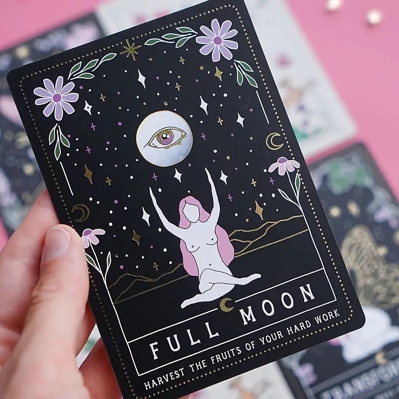 1 tarjeta de oráculo de bruja lunar (escanee el código qr en la caja para descargar la guía) 2025 - $18.99 –P2