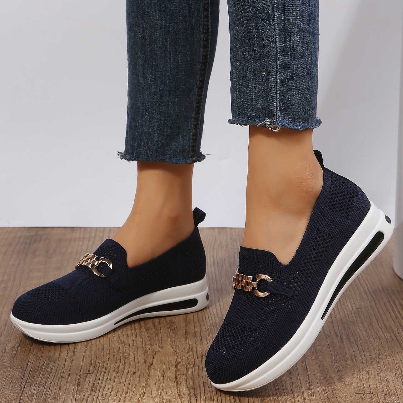 Dame Treningssko Slip-Ons Store størrelser Hevende Sko Flyknit sko Daglig Vandring Helfarge Rhinsten Spenne Flat hæl Kile Hæl Rund Tå Fritid Komfort minimalisme Flying Weaving Tøfler Svart Mørkeblå 2025 - $24.99 –P8
