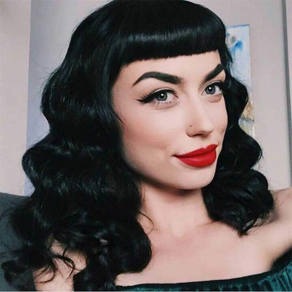 Perruques vintage pour femmes courte perruque noire avec franges mi-longue résistante à la chaleur perruques bouclées courtes pour cosplay et usage quotidien perruques Halloween de 2025 ? $19.99 –P1