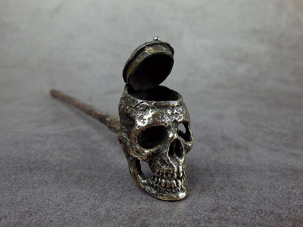 pipa da fumo con teschio umano di halloween, set da fumo creativo fatto a mano, teschio in miniatura in bronzo personalizzato, regalo unico per il fumatore, arredamento di halloween fatto a mano del 2025 a $13.99 –P3