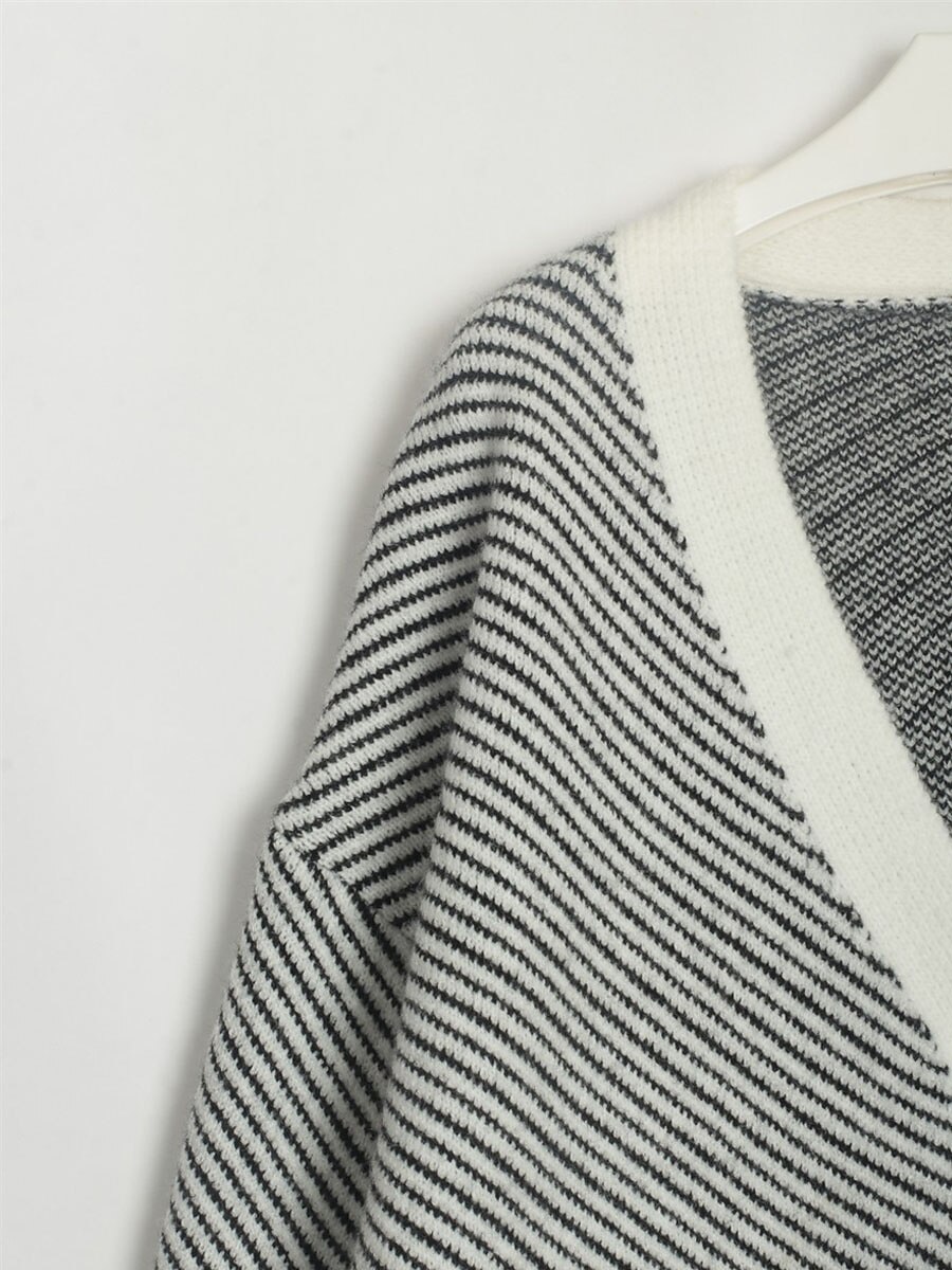 Women's Cardigan Sweater V Neck Ribbed Knit Acrylic Polyester Button Print Summer Fall Long Outdoor Daily Going out Stylish Casual Soft Long Sleeve Striped White Camel Light Blue One-Size 2023 - US $43.99 –P6