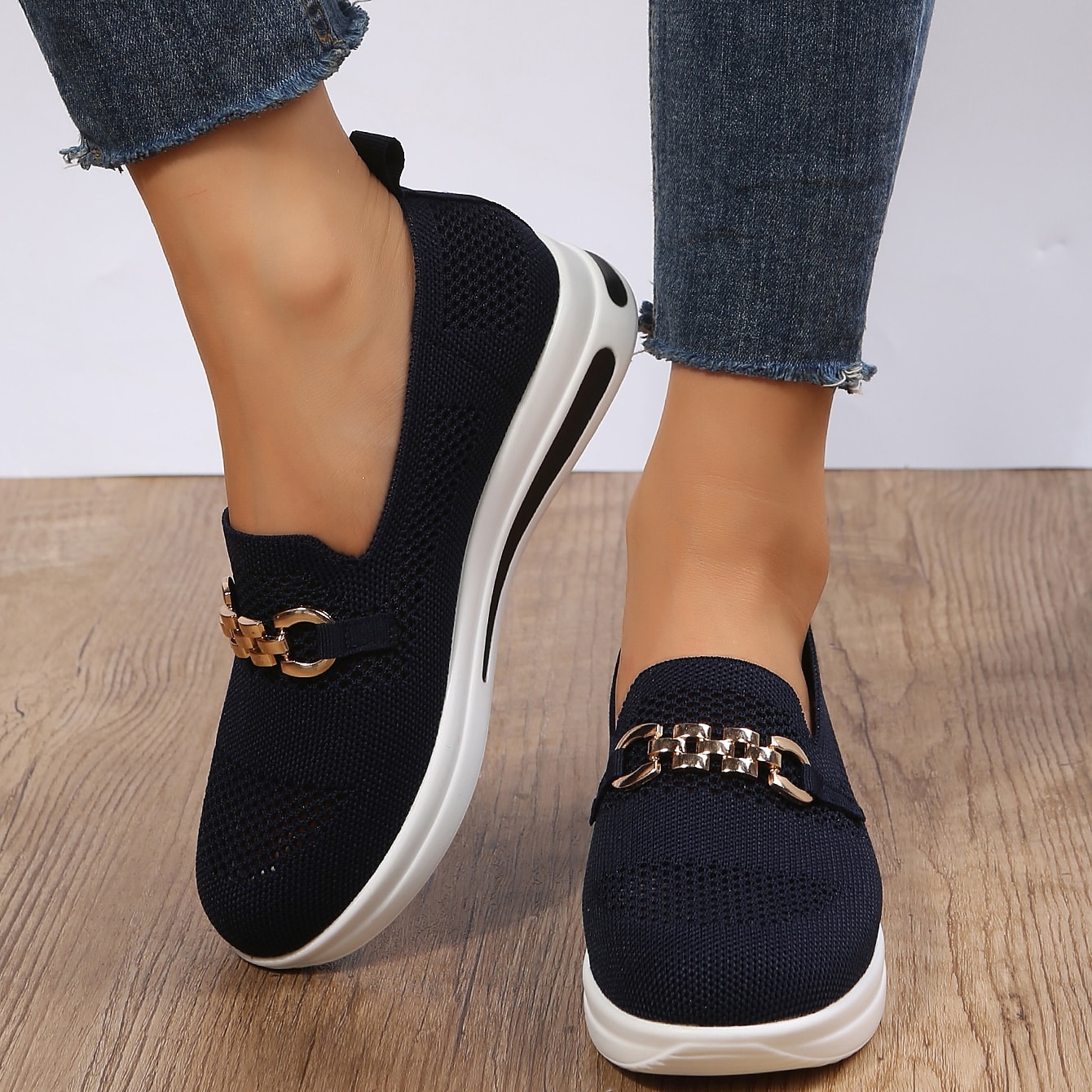 Dame Treningssko Slip-Ons Store størrelser Hevende Sko Flyknit sko Daglig Vandring Helfarge Rhinsten Spenne Flat hæl Kile Hæl Rund Tå Fritid Komfort minimalisme Flying Weaving Tøfler Svart Mørkeblå 2025 - $24.99 –P6