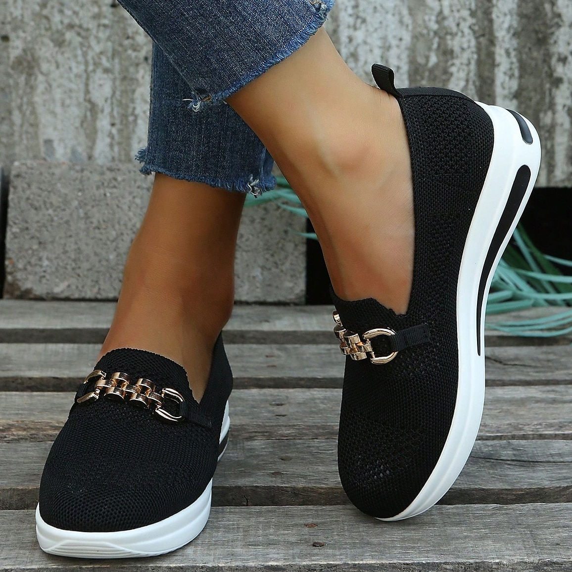 Dame Treningssko Slip-Ons Store størrelser Hevende Sko Flyknit sko Daglig Vandring Helfarge Rhinsten Spenne Flat hæl Kile Hæl Rund Tå Fritid Komfort minimalisme Flying Weaving Tøfler Svart Mørkeblå 2025 - $24.99 –P1