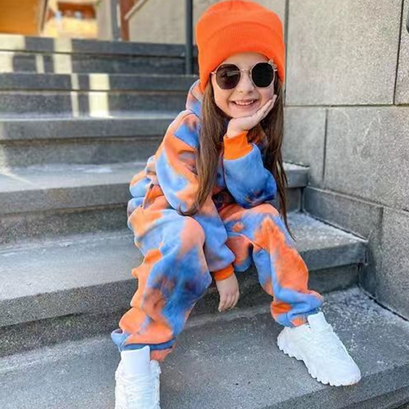 2 Stück kinderkleidung Mädchen Batik Tasche Set aus Kapuzenpullover und Jogginghose einstellen Langarm Aktiv Ausbildung 3-7 Jahre Herbst Rote Orange 2025 - $29.99 –P6