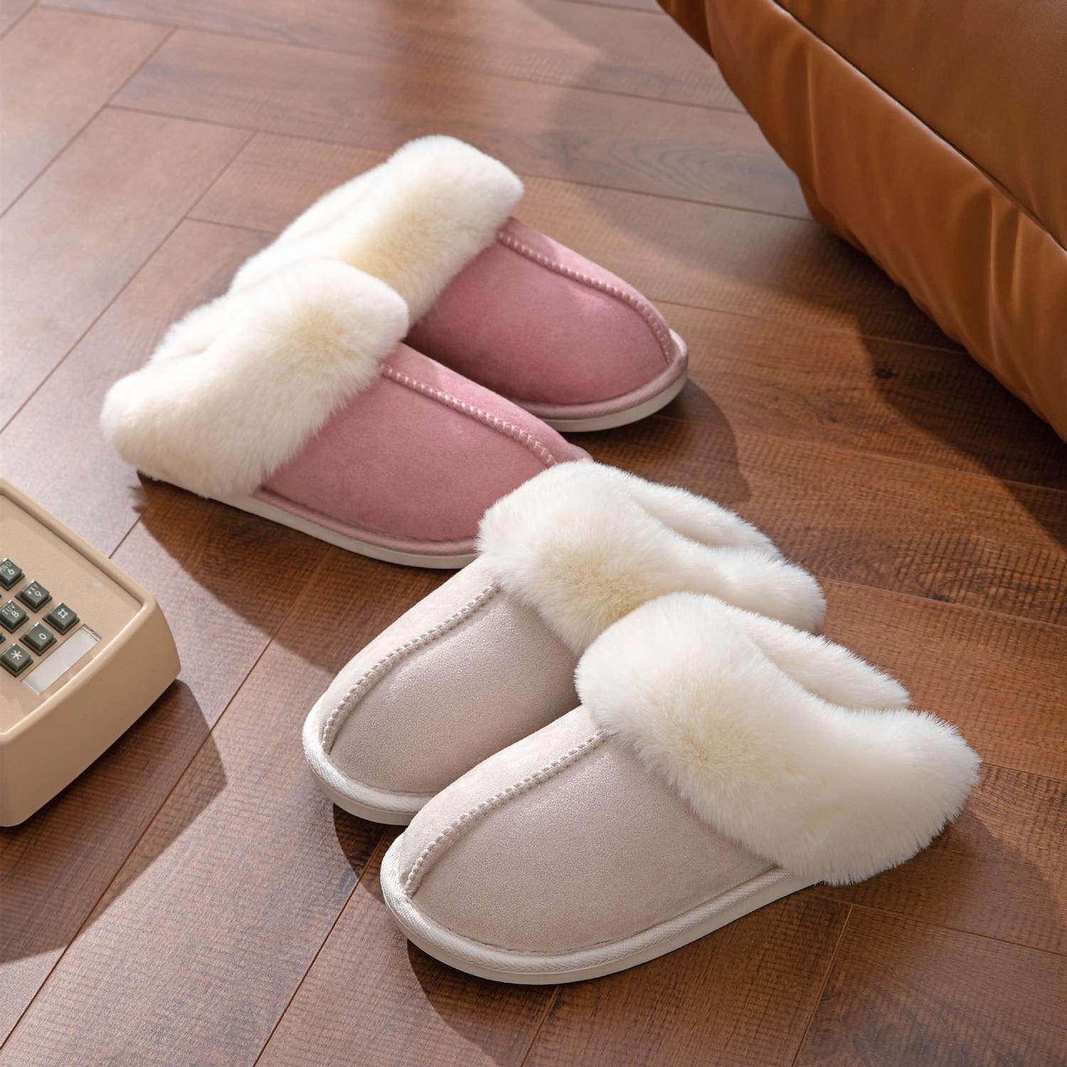 pantoufles confortables doublées de polaire pour femmes avec col en fausse fourrure - chaussures d'intérieur chaudes pour l'hiver en rose et gris de 2025 ? $19.99 –P12