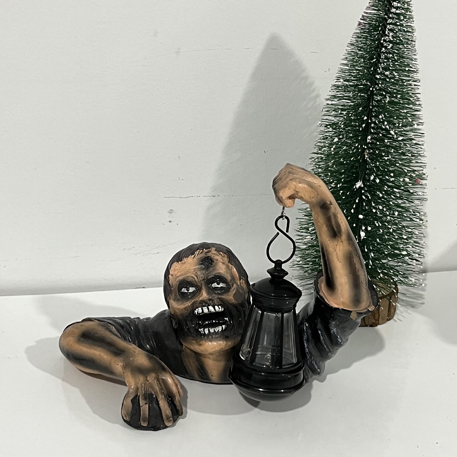 Gruselige Halloween-Zombie-Handlichtornamente aus Kunstharz für Horrorstatuen und Gartendekorationen 2026 - $18.99 –P10