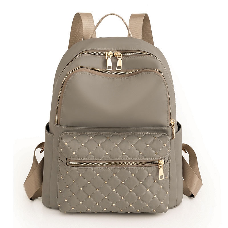 Sac à dos en nylon matelassé noir pour femme avec fermetures éclair dorées et poche avant cloutée – sac léger et élégant pour l'école, le travail ou un usage quotidien de 2025 ? $34.99 –P10