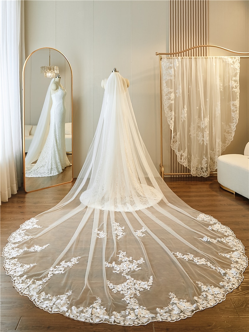 One-tier Lace Applique Edge / Lace Wedding Veil Cathedral Veils with Embroidery / Appliques / Paillette 137.8 in (350cm) Tulle 2025 - $41.99 –P1