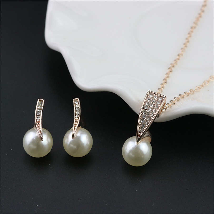 1 set (1 paio di orecchini collana 1 paio) lega di strass imitazione perla di lusso lucida per regalo serale per feste da donna ogni giorno del 2025 a $21.99 –P6