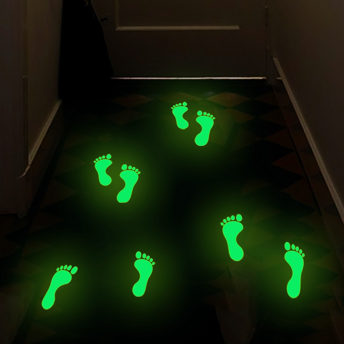 Lyser i Mörkret Fotavtrycks Klistermärken Dekaler Luminös Rolig Dekor för Nöjespark Förskola Sovrum Storslagen Vägdekoration för Flickor och Pojkar Gåva 2ST för Halloween 2026 - $4.99 –P3