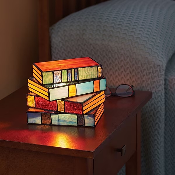 Lampada per libri impilati in vetro colorato, lampada per libri impilati in vetro colorato, lampada da scrivania artigianale in resina, regalo di decorazioni natalizie del 2025 a $8.99 –P1