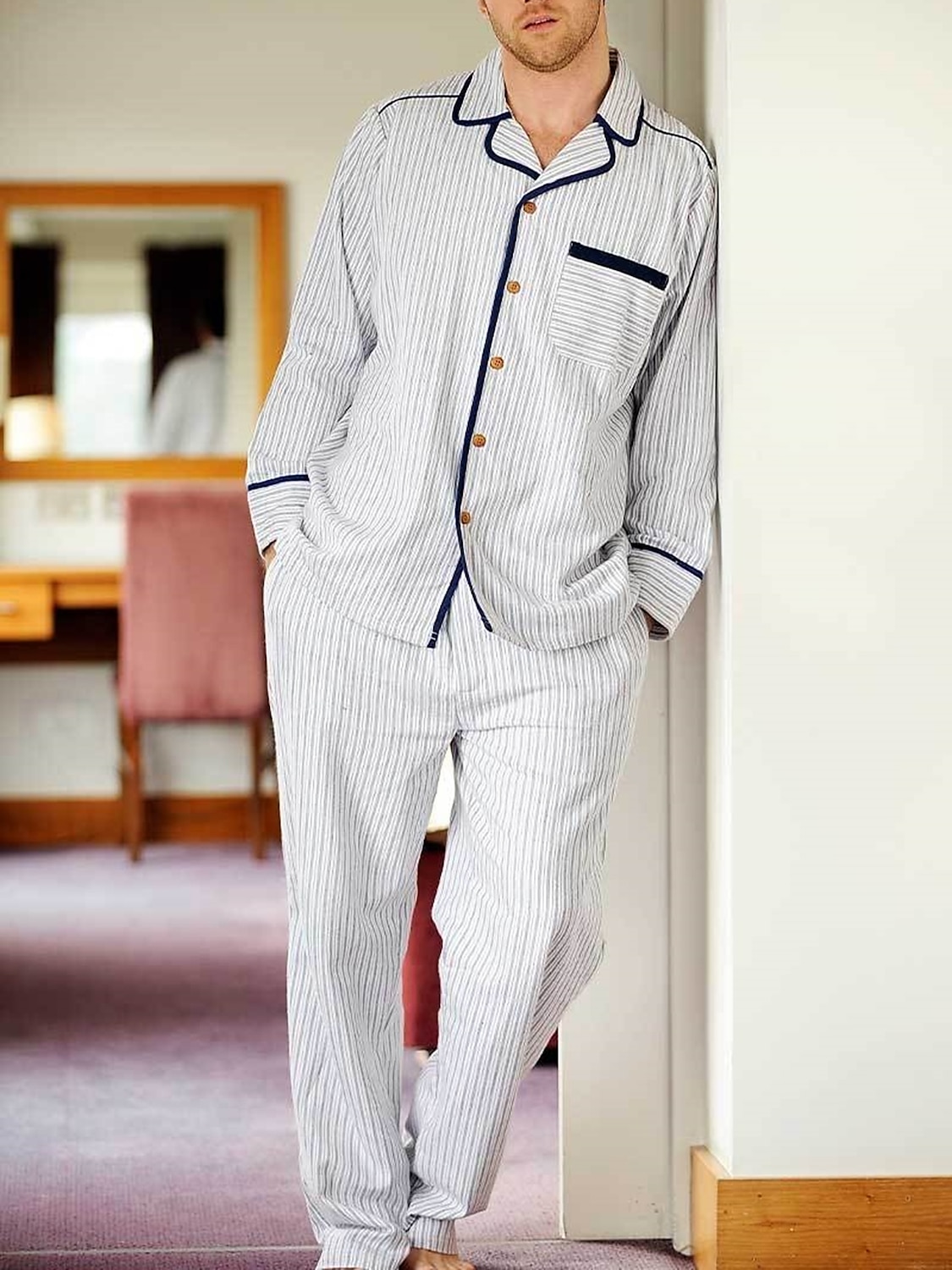 Herre lounge Nattøy Pyjamas Sett Pyjamas topp og bukse 2 deler Ruter Stripe Stilfull Fritid Komfort Hjem Daglig Bomull Komfort Knaphul Langermet Skjorte Bukse Snorer Elastisk midje Vår Høst Hvit Gul 2025 - $18.99 –P1
