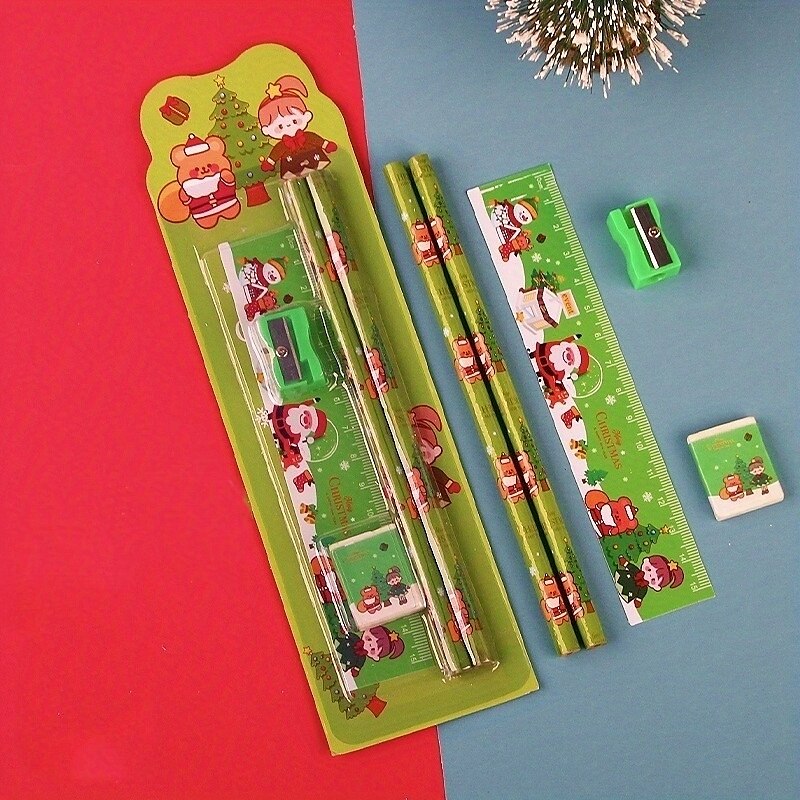 1 ensemble de combinaison de crayons de noël avec 2 crayons, 1 gomme, 1 règle, 1 taille-crayon, fournitures scolaires, cadeau de noël, outils de dessin de croquis de 2025 ? $16.99 –P4
