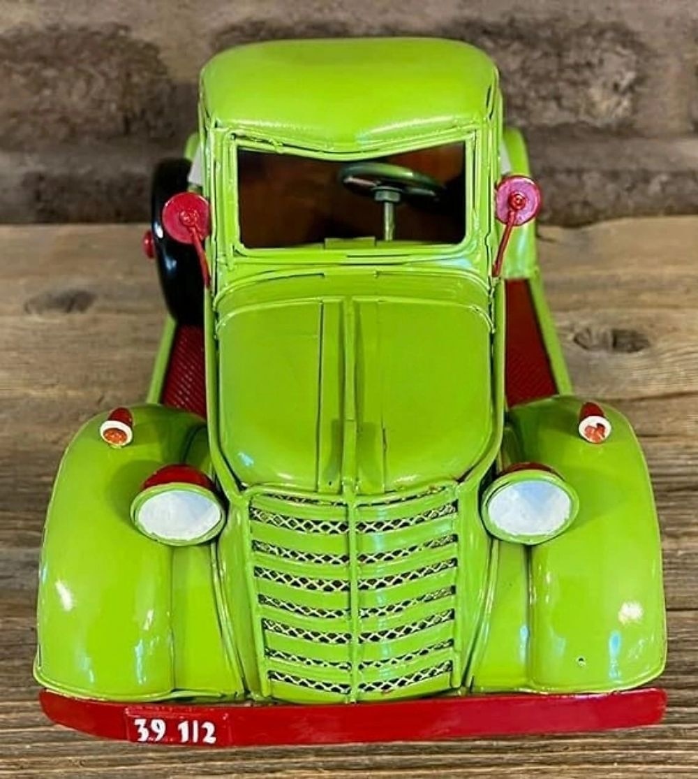 Christmas Green Truck Decor, Xmas Farmhouse Green Resin Pickup Truck Car Model for Christmas Decorations and Table Top Decor 2023 - US $17.99 –P3