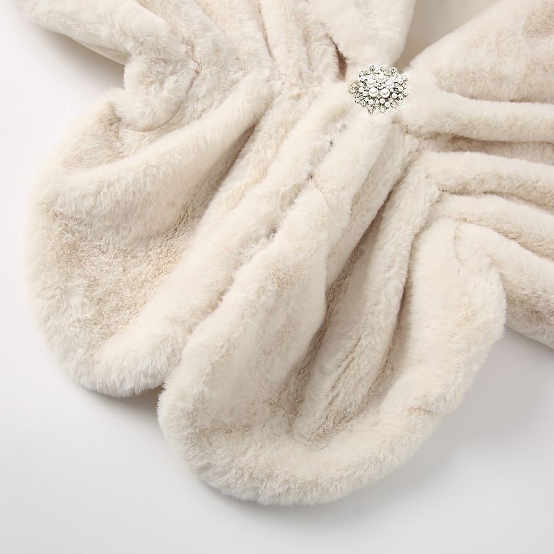 Châles en Fourrure Châles Etoles de Femme Elégant Garder au chaud Sans Manches Térylène Boléros de Mariage Avec Plumes / Fourrure Pour Mariage Automne hiver de 2025 ? $27.99 –P1