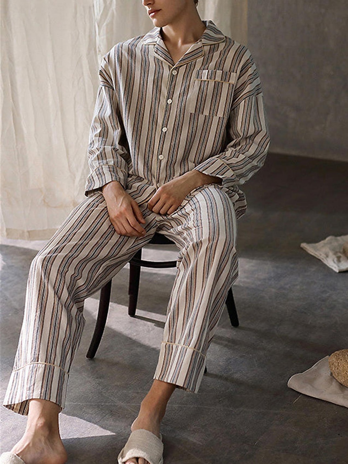 Herre lounge Nattøy Pyjamas Sett Pyjamas topp og bukse 2 deler Stripe Stilfull Fritid Komfort Hjem Daglig Seng Polyester Komfort Myk Knaphul Langermet Skjorte Bukse Snorer Elastisk midje Vår Høst Grå 2025 - $37.99 –P1