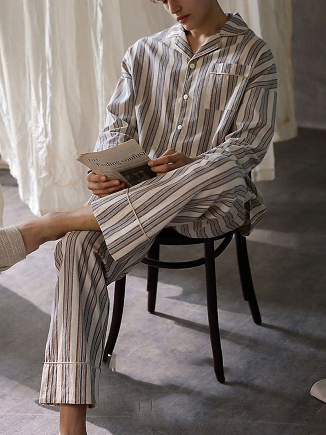 Herre lounge Nattøy Pyjamas Sett Pyjamas topp og bukse 2 deler Stripe Stilfull Fritid Komfort Hjem Daglig Seng Polyester Komfort Myk Knaphul Langermet Skjorte Bukse Snorer Elastisk midje Vår Høst Grå 2025 - $37.99 –P4