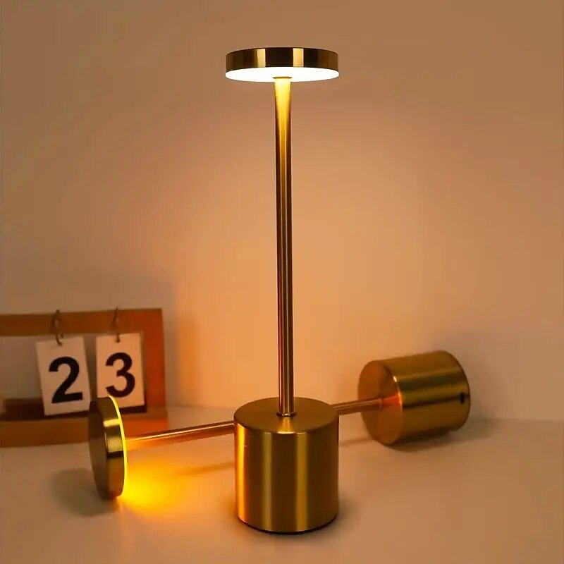 LED Metal Touch 3-Farben wiederaufladbare kabellose Schreibtischlampe Schlafzimmer Nachttischlampe minimalistische moderne Atmosphäre Schreibtischlampe USB-Aufladung 2025 - $60.99 –P3