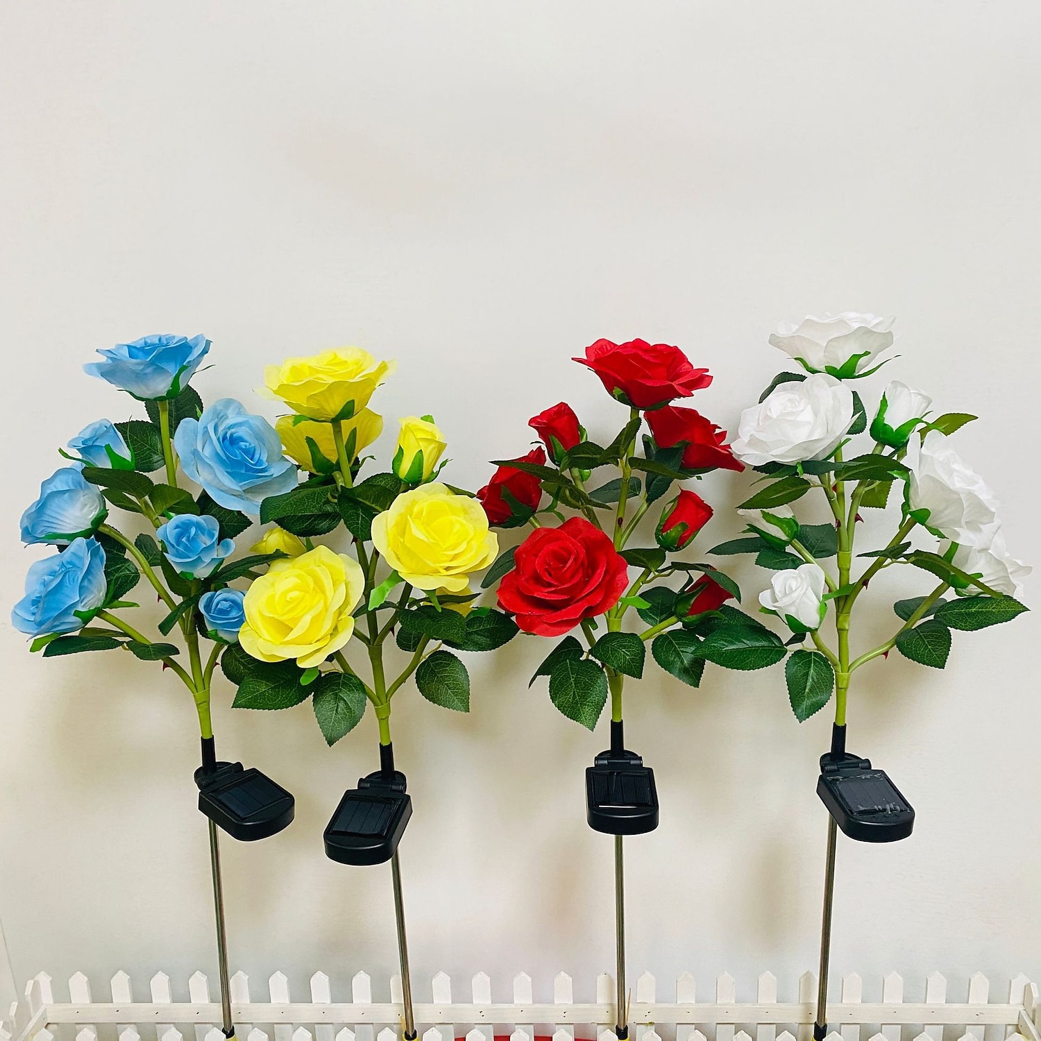 ogrodowe lampy solarne z różami, walentynkowe realistyczne kwiaty róży LED, dekoracje cmentarne, lampy palikowe do ogrodu, na dziedziniec, podwórko i grób, dekoracyjne, wodoodporne (czerwone, z 3 świecącymi główkami kwiatów) 2025 - $14.99 –P7