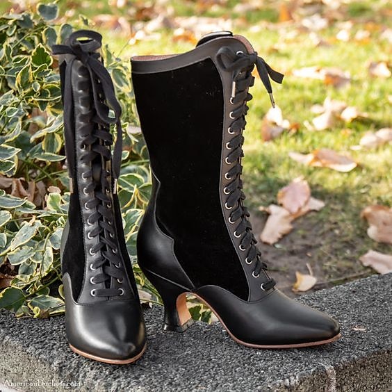 női vintage viktoriánus fűzős csizma - piros és fekete gótikus steampunk sarkú csizma cosplayhez, jelmezekhez és karácsonyi alkalmakra 2025 - $54.99 –P3