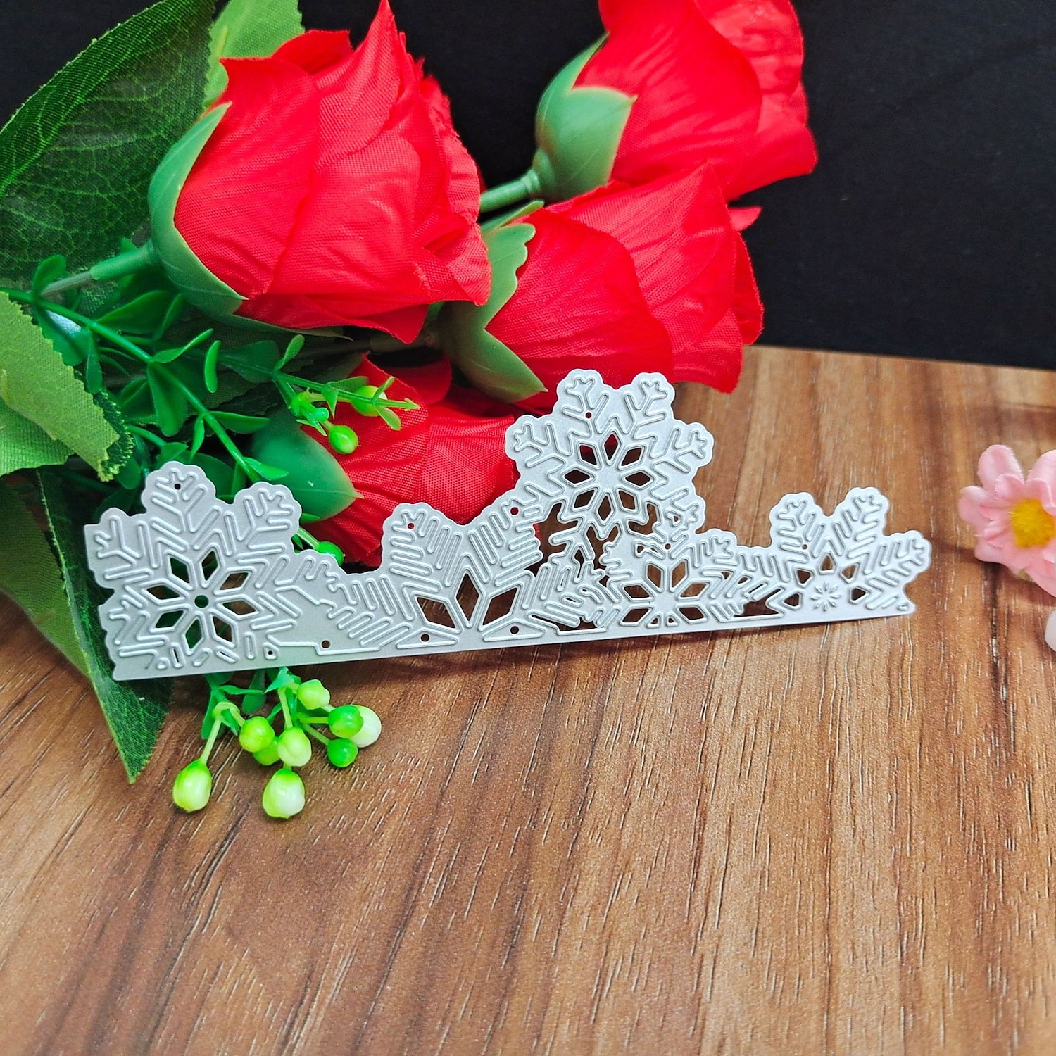 1kpl joulun lumihiutale metallileikkausmuotit korttien tekemiseen hyvää uutta vuotta koristelu kohokuviointi stensiilit stanssausleikkaukset itse scrapbooking-tarvikkeet 2025 - $10.49 –P4