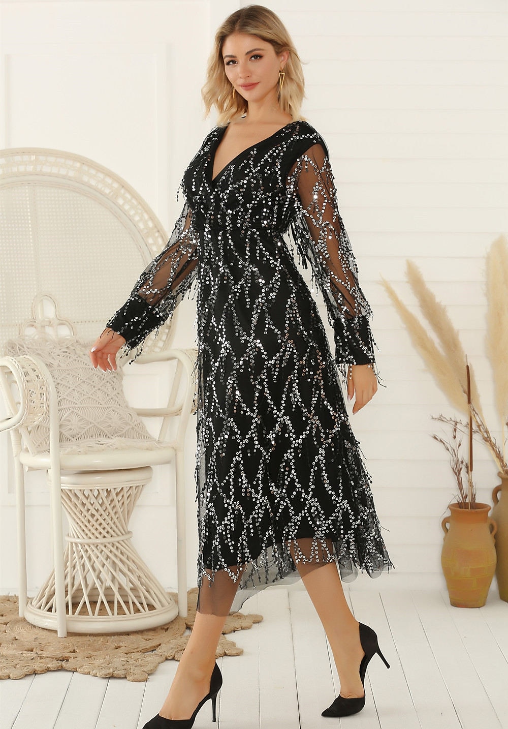 Retro Vintage Roaring 20s 1920s Flapper Dress Dress Wedding Guest Sequins Embroidered Solid Color V Neck Women's New Year Event / Party Prom Wedding Reception Adults' Dress Homecoming Dresses 2025 - $41.99 –P4