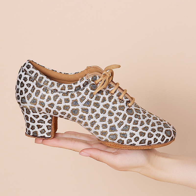 Femme Chaussures Latines Entraîner des chaussures de danse Utilisation Entraînement Talon Talon Cubain Bout rond Lacet Adulte Noir Marron de 2025 ? $46.99 –P6